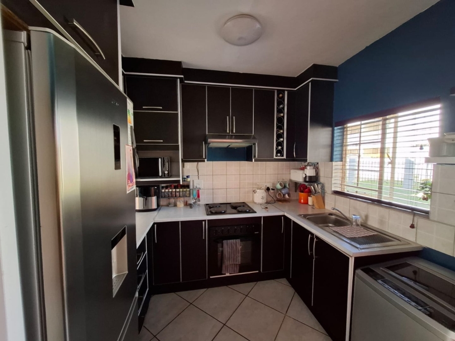 To Let 2 Bedroom Property for Rent in Waterval East North West